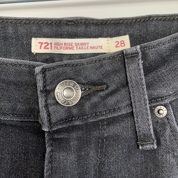 Levi’s 721 High Rise Skinny with Bow Ankle - Picture 10 of 12